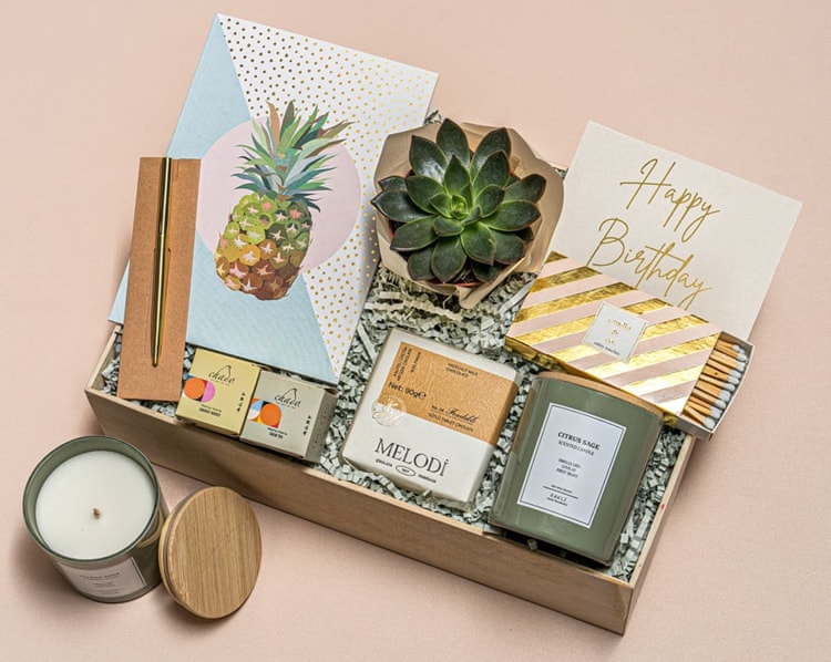 Ananas Doğum Günü Hediye Kutusu