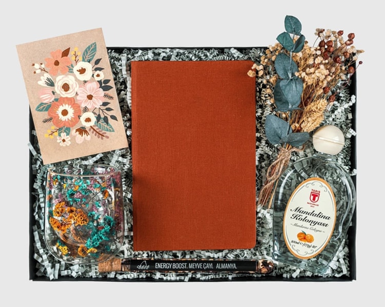 Çiçekler Hediye Kutusu