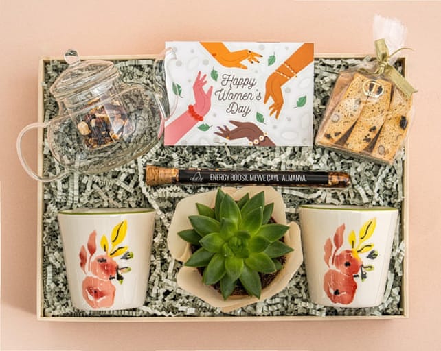 Floral Çay Kadınlar Günü Hediye Kutusu