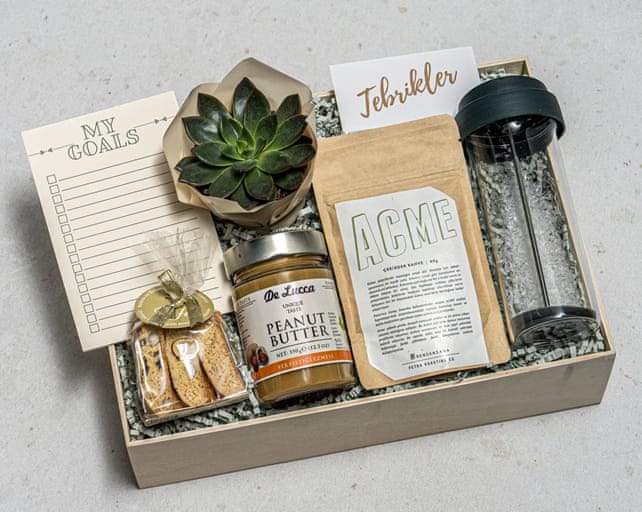 Lezzetli Tebrik Hediye Kutusu