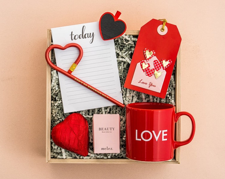 Love Notes Sevgililer Günü Hediye Kutusu