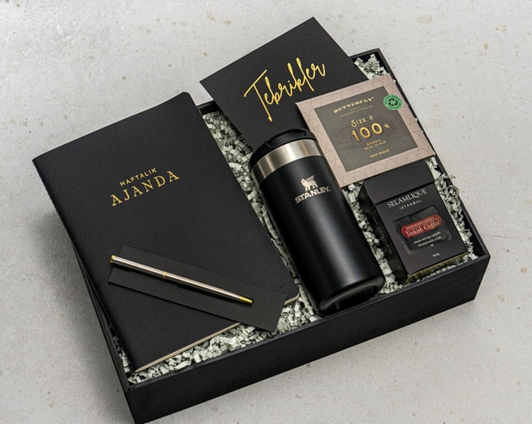 Siyah Sürpriz Hediye Kutusu