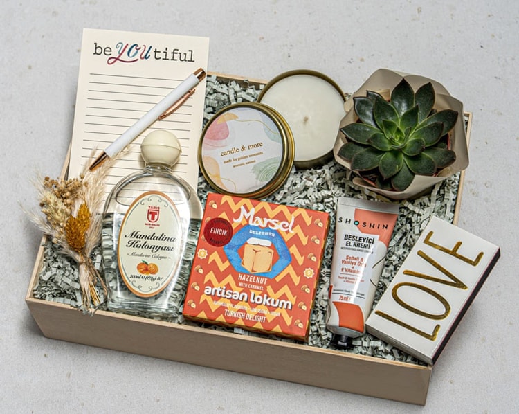 Tatlı Turuncu Hediye Kutusu