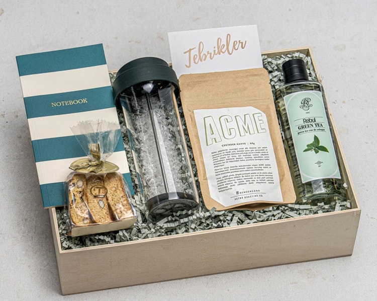 Yeşil Beyaz Tebrik Hediye Kutusu